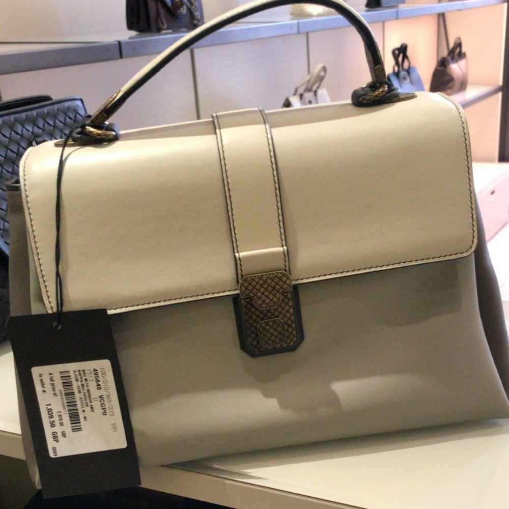 Bottega Veneta Medium Piazza Bicolor Handbag - Picture 3 of 3